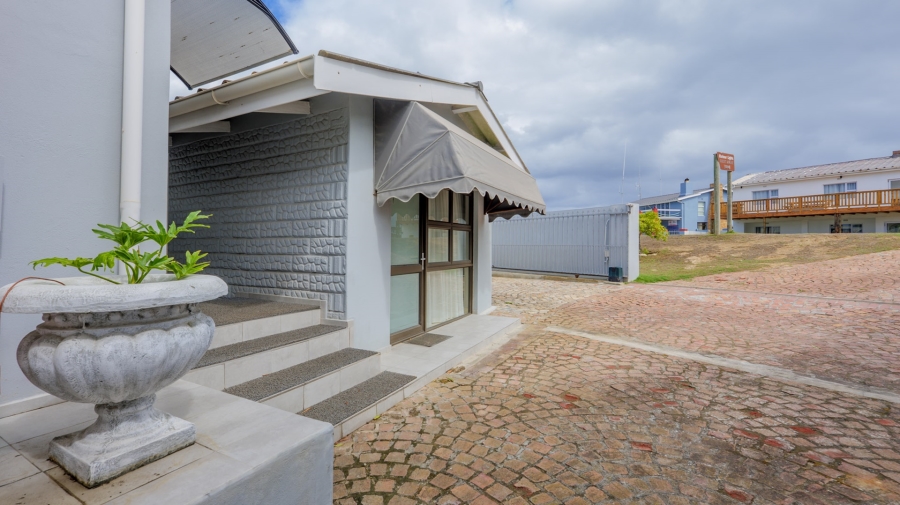 5 Bedroom Property for Sale in Struisbaai Western Cape